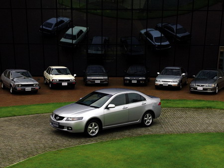 Honda Accord 7-го поколения со своими предшественниками.